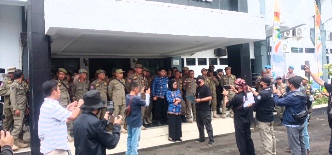 Jurnalis Subang Gelar Aksi Damai, Desak APH Tuntaskan Kasus Kekerasan terhadap Wartawan Hadejabarnews.com