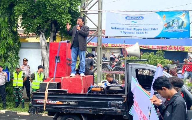 Ratusan Massa dari Ormas Cakra Bekasi Gelar Aksi di PT Rucika, Tuntut Realisasi Perjanjian Kesepakatan