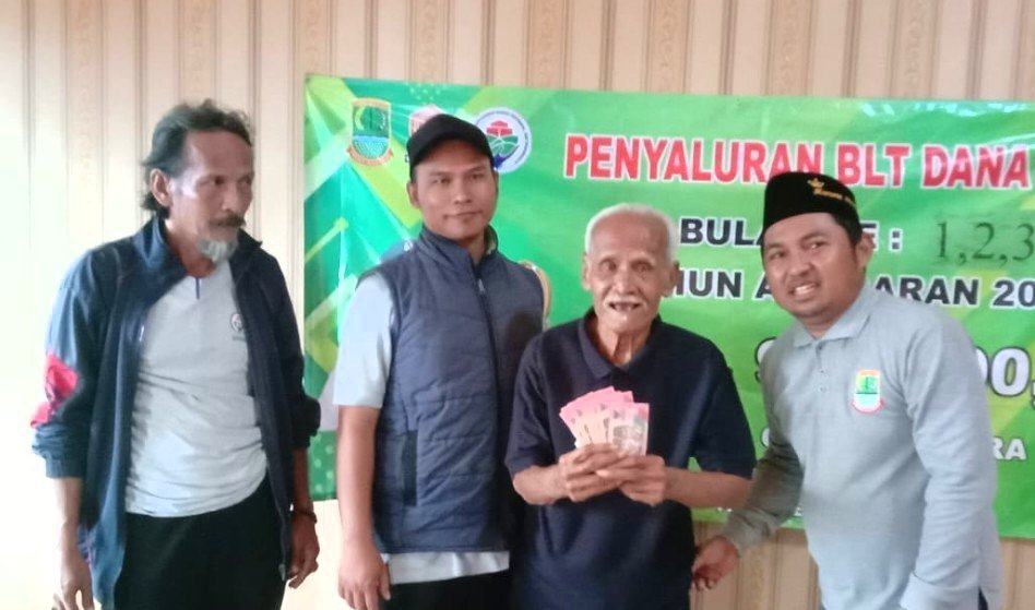 32 KPM Desa Cicinde Utara Kecamatan Banyusari Terima BLT-DD Tahun 2025 Tahap Satu