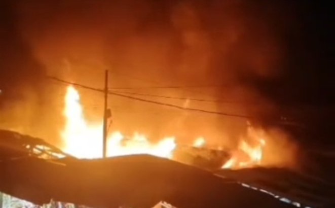 Api Hanguskan Kios dan Lapak Pedagang Pasar Bojong Kedungwaringin Bekasi