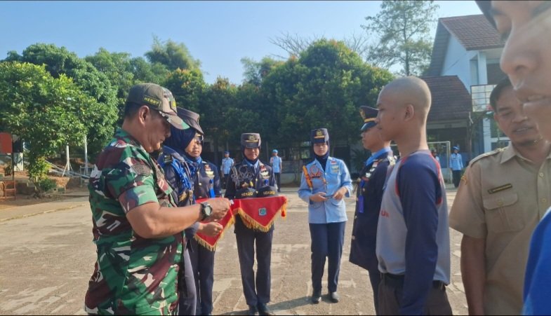 Danramil 0508/Purwadadi Buka Latihan Dasar Taruna SMKN 1 Cikaum Tahun Ajaran 2025/2026