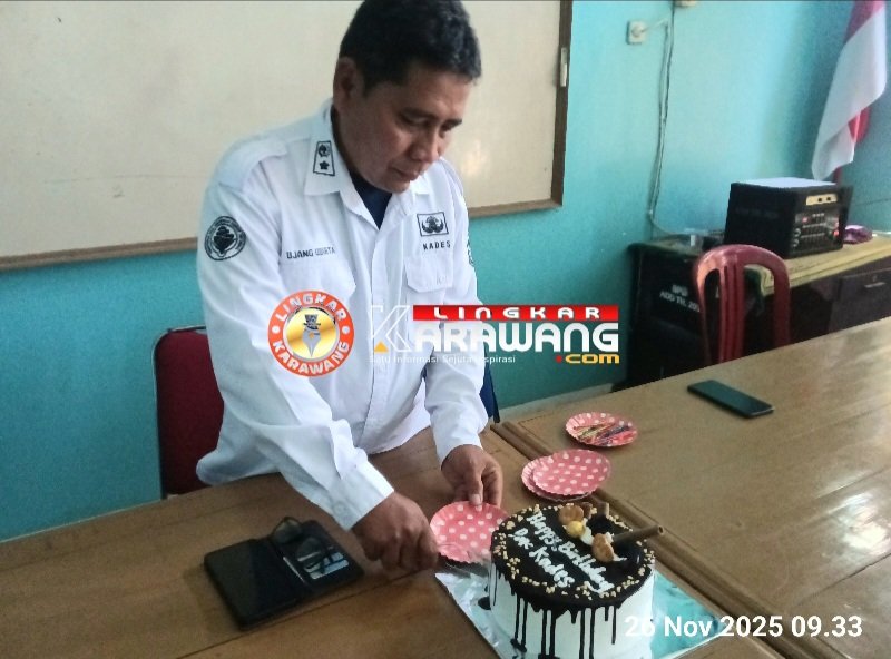 Kejutan di Ruang Minggon: Kades Langgensari Ujang Udirta Dapat Perayaan Ulang Tahun dari Aparat Desa