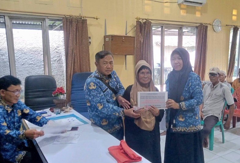 Pemdes Cicinde Selatan Banyusari Tuntaskan Penyaluran BLT Dana Desa Oktober–Desember 2025