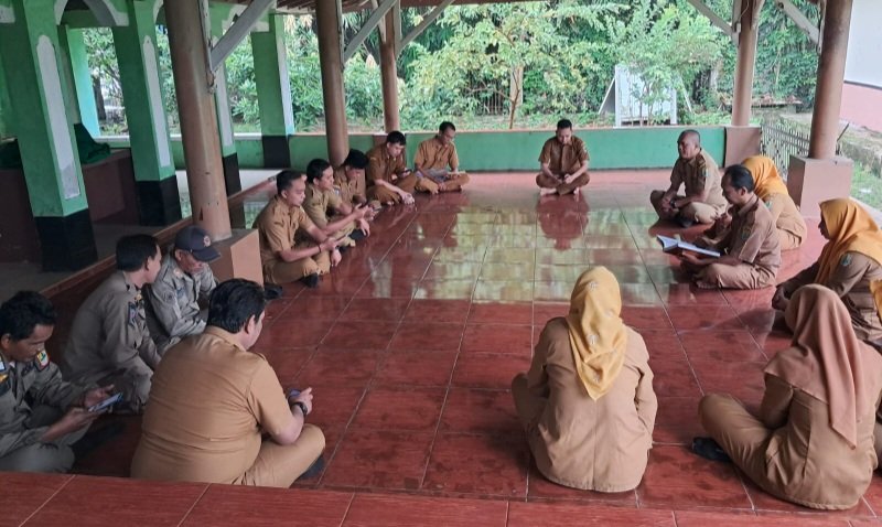 Ramadhan Penuh Berkah, Aparatur Kecamatan Banyusari Awali Pagi dengan Tadarusan