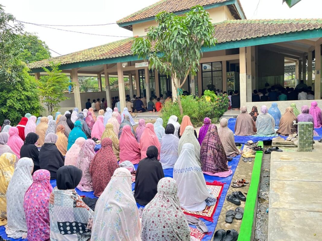 Ramadhan Ekologi Jadi Wadah Pembinaan Spiritual dan Lingkungan di SMPN 2 Cilamaya Wetan