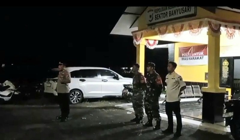 Kapolsek Banyusari Pimpin Apel KRYD, Jamin Kamtibmas Kondusif Selama Ramadhan 1447 H