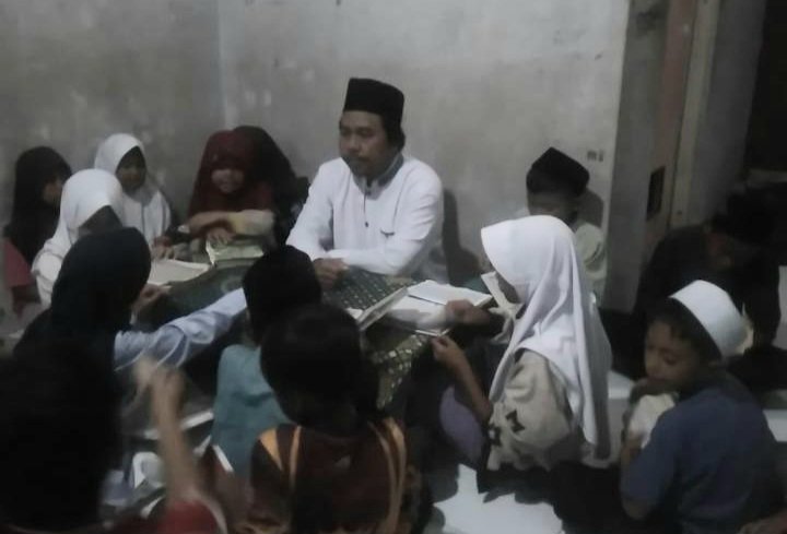 Pengajian Al Muqorrobin, Benteng Pendidikan Al-Qur’an bagi Generasi Muda Dusun Pasar Dua Cilamaya