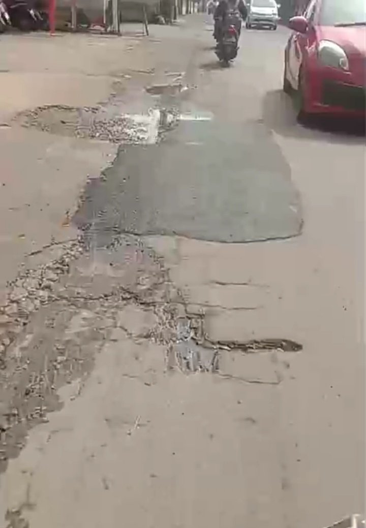 Sejumlah Jalan di Plered Rusak, Warga Minta Perbaikan Menyeluruh