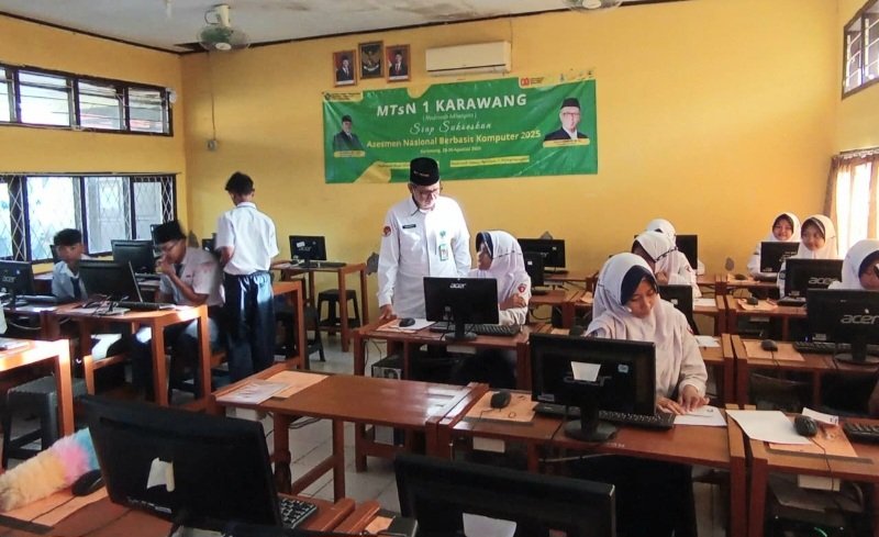 Tes Kemampuan Akademik Kelas IX MTsN 1 Karawang Resmi Dimulai, Hari Pertama Berjalan Tertib dan Lancar