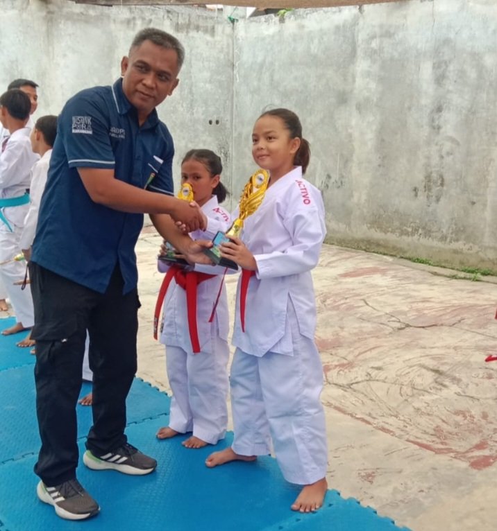 Haifa Siswa Kelas III SDN Mekarmaya 1 Raih Juara II Lomba Karate O2SN Tingkat Kecamatan Cilamaya Wetan