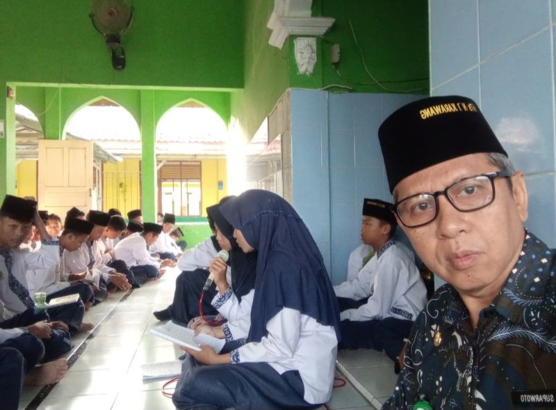 Bangun Karakter Islami, MTsN 1 Karawang Gelar Istighosah dan Muhadhoroh Rutin Setiap Jumat Pagi