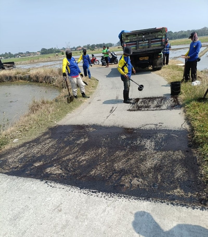 Jalan Gempol Menuju Mekarasih Diperbaiki, Pj Kades Mekarasih Yasser Sambut Baik Langkah Pemkab Karawang