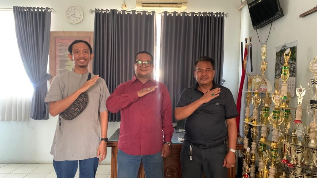 GOKAR dan SMPN 2 Telukjambe Timur Bangun Sinergi melalui Program Sahabat Pelajar