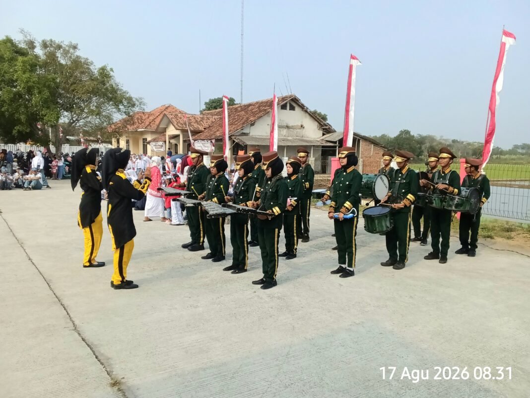 Semarak HUT RI ke-81, Drum Band SMKN 1 Banyusari Tampilkan Atraksi Memukau