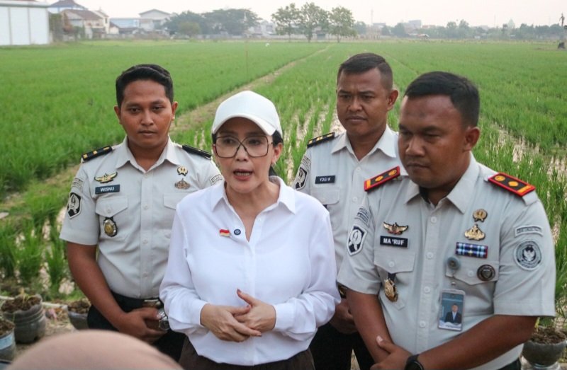 RIEKE DIAH PITALOKA PENINJAUAN LAYANAN WARGA BINAAN, LAPAS KARAWANG TUAI APRESIASI ATAS PROGRAM KETAHANAN PANGAN