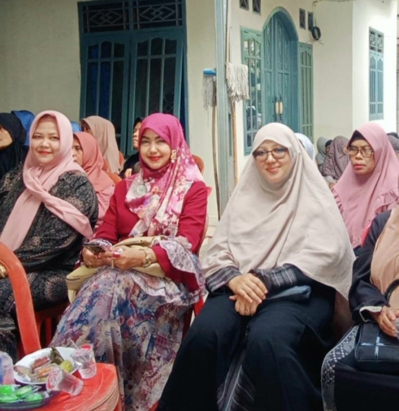 Bakal Calon Kades Mekarasih Hj. Retno Sukmawati Hadiri Maulid Nabi di Dusun Krajan Dua, Kehadirannya Disambut Hangat Warga