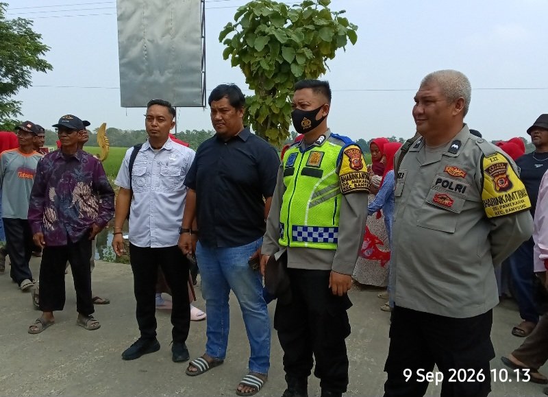 Monitoring Langsung, Kades Yasser Arafat dan Kepolisian Kawal Pendaftaran Calon Kades Mekarasih