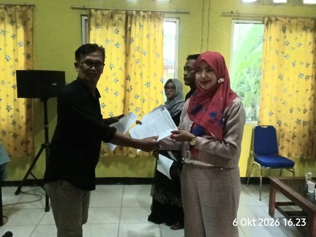 Hj. Retno Sukmawati Resmi Ditetapkan Lulus Administrasi Sebagai Bacalon Kades Mekarasih Siap Ikuti Tes Tertulis